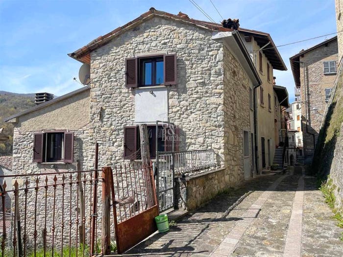 Casa trilocale in vendita in via Roma, Centro, Romagnese