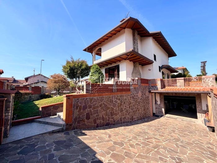 Casa quadrilocale in vendita in Via Aleardo Aleardi, Centro, Parabiago