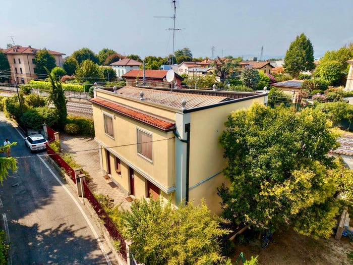 Casa quadrilocale in vendita in Via A Andreoli, Centro, Chiari