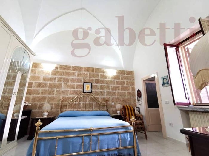 Casa con 5 locali in vendita in via Gaetano Donizetti, Spongano