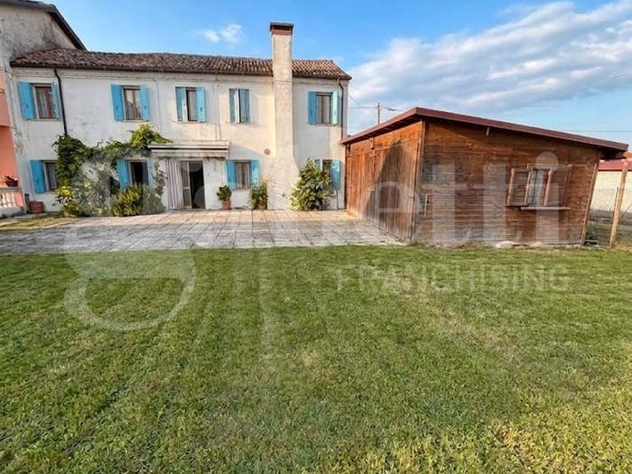 Casa con 6 locali in vendita in LAMA PEZZOLI Via Piave, Ceregnano