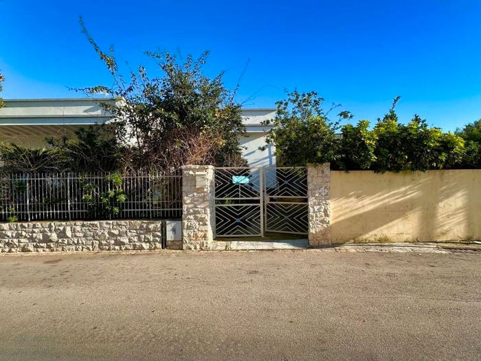 Casa con 6 locali in vendita in Via Guglielmo Oberdan, Nociglia