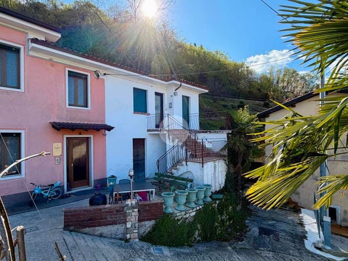 Casa trilocale in vendita in Via Boschi, Garda