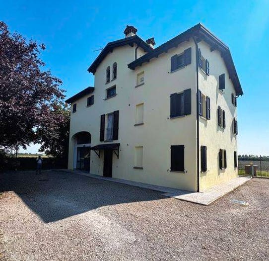 Appartamento con 6 locali in vendita in Via Francesco Baracca, Castelfranco Emilia