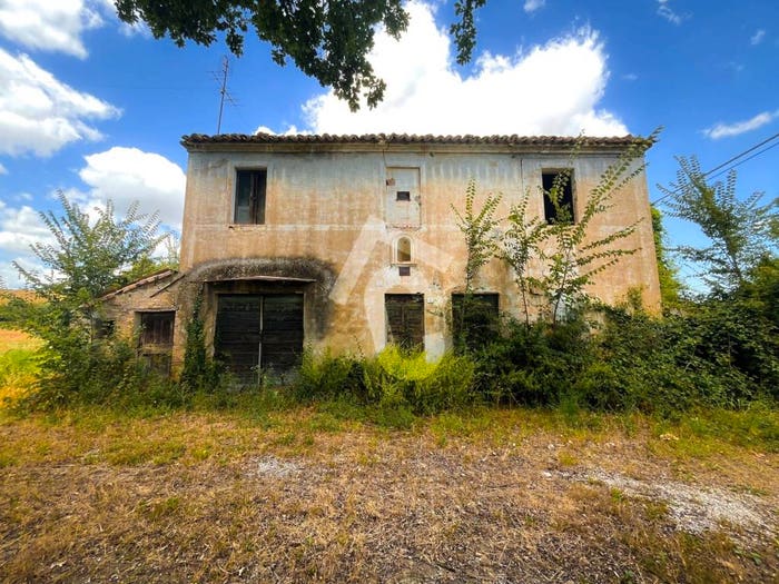Casa con 6 locali in vendita in Monte Roberto