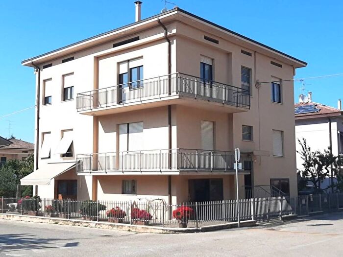 Casa con 5 locali in vendita in Via Lago di Albano, Villa Ceccolini, Pesaro