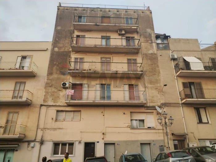 Appartamento con 6 locali in vendita in Piazza San Francesco d'Assisi, Centro, Caltagirone