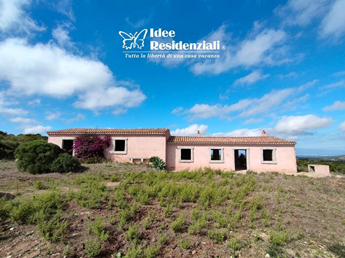 Casa con 6 locali in vendita in Santa Teresa Gallura