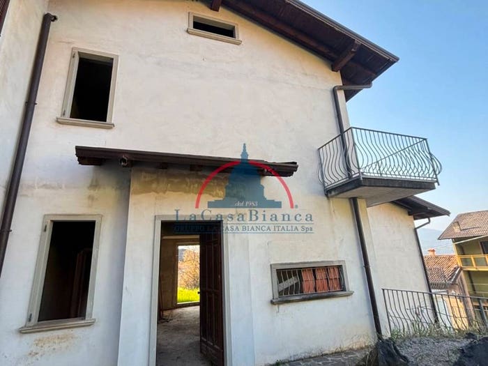Casa trilocale in vendita in Via Santo Spirito, Casnigo