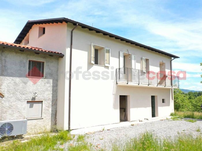 Casa quadrilocale in vendita in Via Roma, Centro, Villa Collemandina