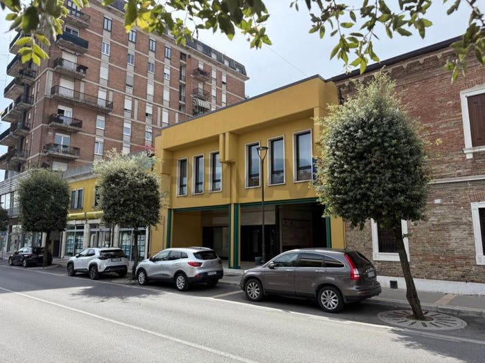 Appartamento con 6 locali in vendita in Via Giuseppe Garibaldi, Centro, Bovolone