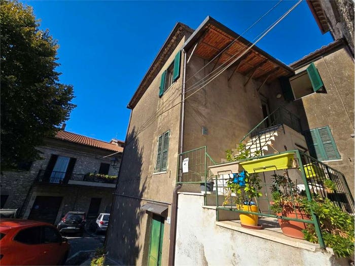 Appartamento con 5 locali in vendita in Centro, Montecchio