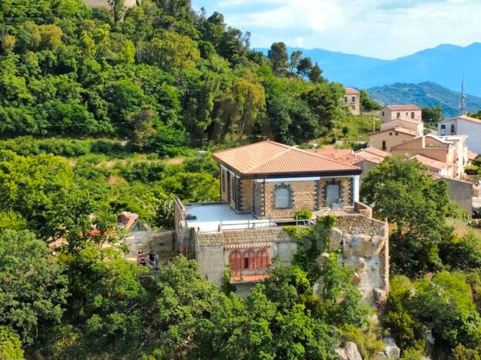Casa con 6 locali in vendita in Viale San Francesco, Centro, Pollina