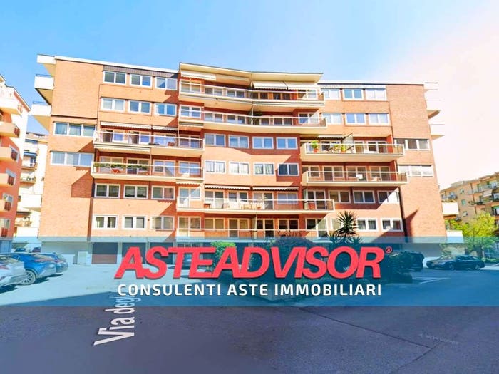 Appartamento con 6 locali in vendita in Via degli Albani, Corridoni, Bergamo