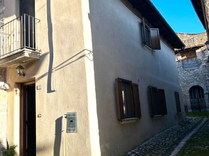 Appartamento trilocale in vendita in Via Umberto I, Forme, Massa d'Albe