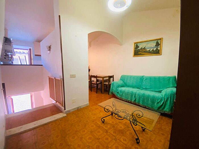 Appartamento quadrilocale in vendita in Via Corte, Pozzaglia Sabina