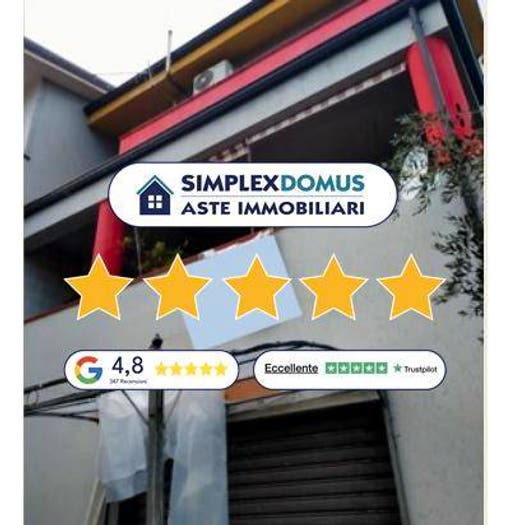 Casa con 6 locali in vendita in Via Vritta, Bisignano