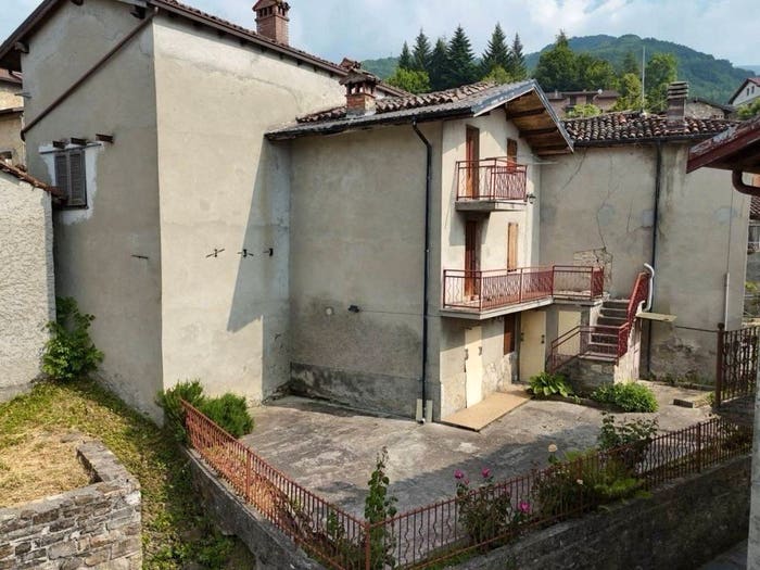 Casa trilocale in vendita in Frazione Salogni, Fabbrica Curone
