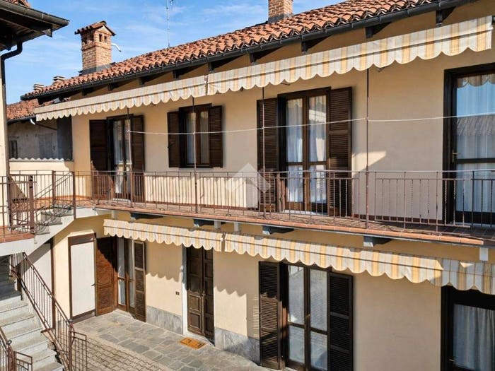 Casa con 6 locali in vendita in Via Cherasco, Centro, Bra