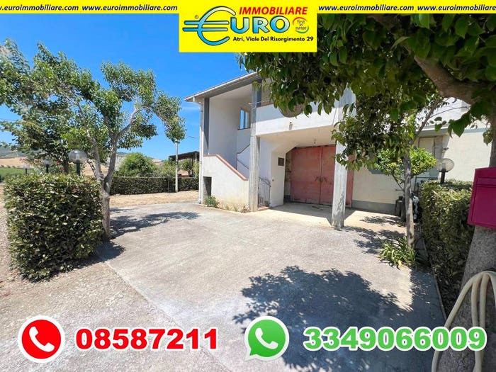 Casa con 5 locali in vendita in Contrada Monterone, Atri