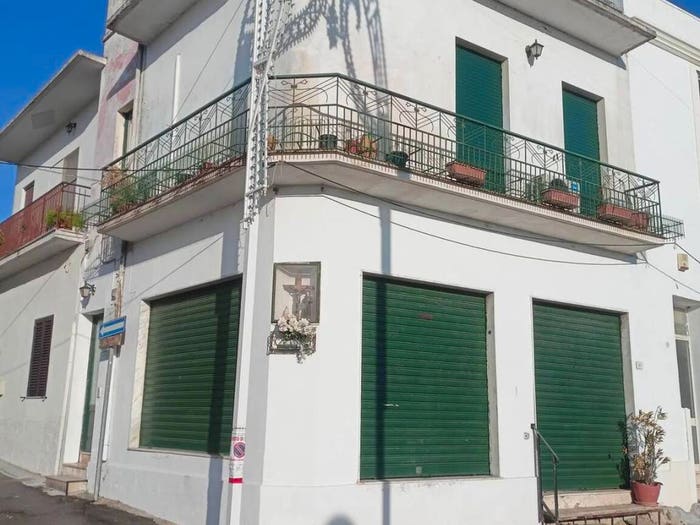 Casa trilocale in vendita in Via FLli Bandiera Ang Via Roma, Centro, Andrano