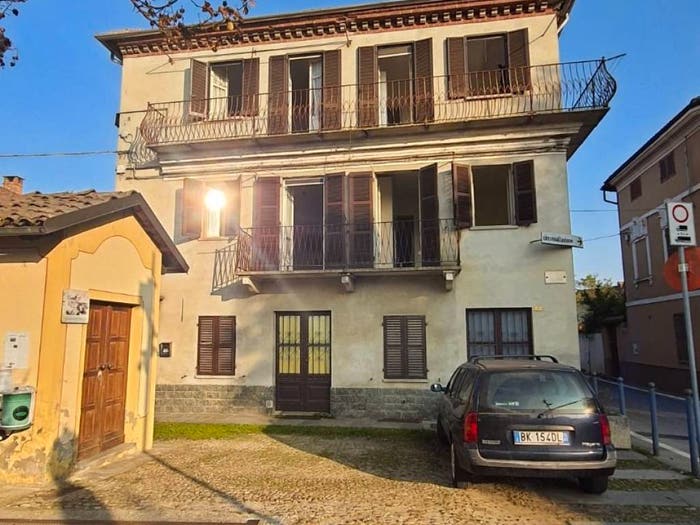 Casa con 6 locali in vendita in Piazza Novembre, Centro, Refrancore
