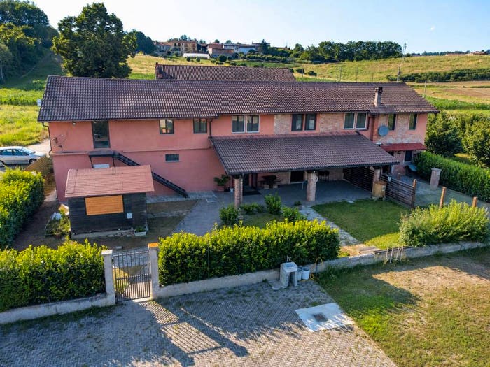 Casa con 6 locali in vendita in Corso Valpone, Canale