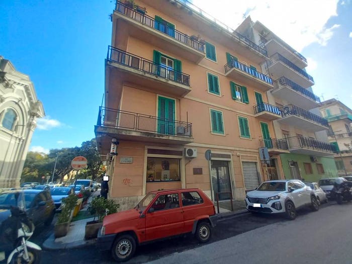 Appartamento trilocale in vendita in Via Cesareo, Tirone, Messina