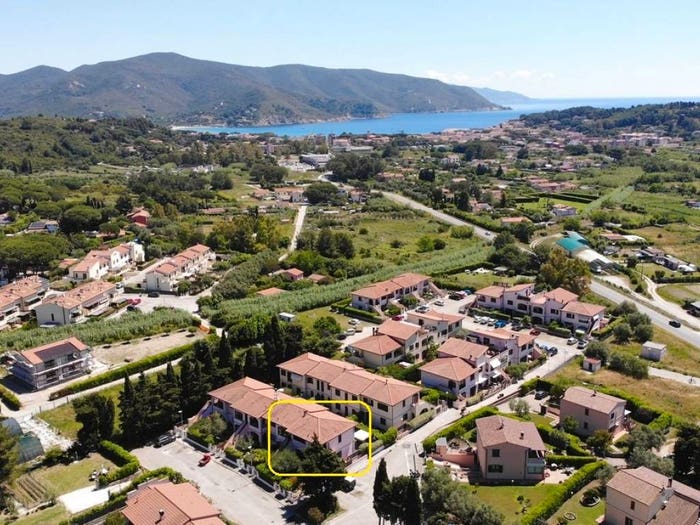 Appartamento quadrilocale in vendita in Via Di Castiglione, Campo nell'Elba