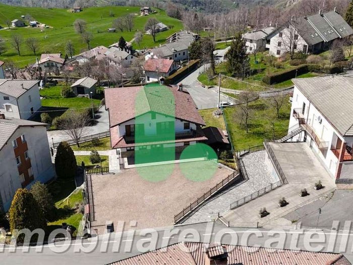 Casa con 6 locali in vendita in Resegone A, Centro, Fuipiano Valle Imagna