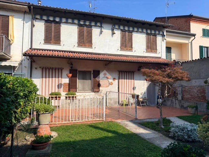 Appartamento con 6 locali in vendita in Via molino dei torti, Alzano Scrivia