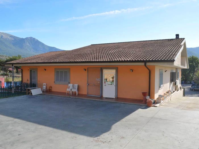 Casa con 6 locali in vendita in Via delle Ginestre, Centro, Alatri