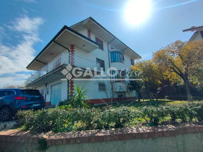 Casa con 6 locali in vendita in Loc Donnici Cda Serra Caruso, Donnici, Cosenza