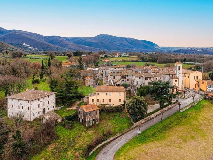 Casa quadrilocale in vendita in Vocabolo Torre Lorenzetta Massa Martana, Massa Martana