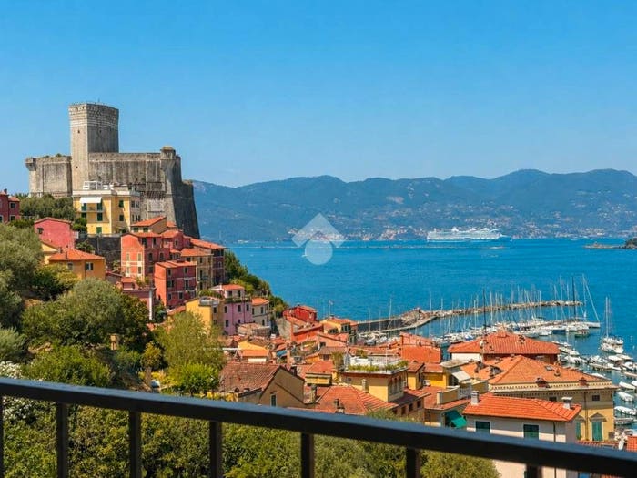 Appartamento quadrilocale in vendita in Via Andrea Doria, Lerici Paese, Lerici