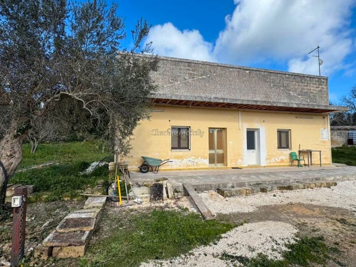 Casa con 6 locali in vendita in Noto