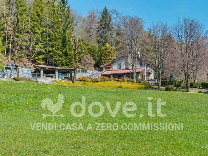 Casa con 6 locali in vendita in Dossena