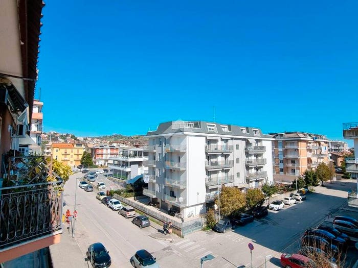Appartamento con 5 locali in vendita in Via Giugno, Centobuchi, Monteprandone