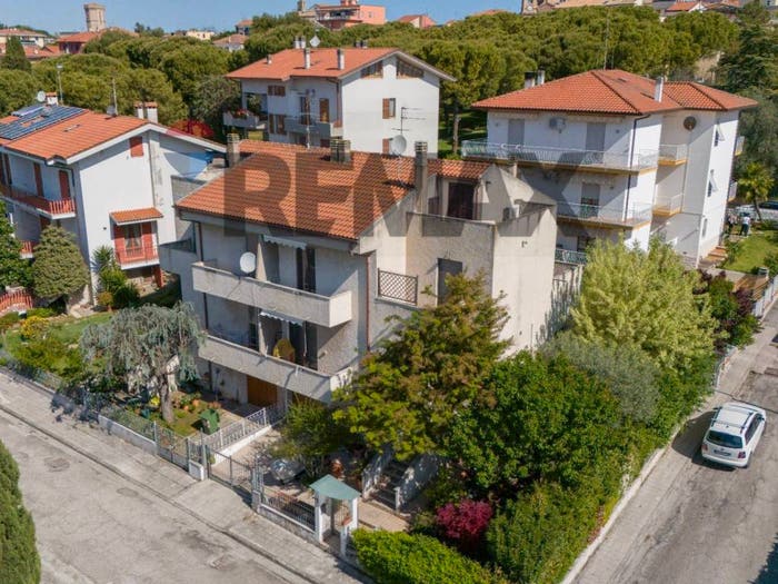 Casa con 6 locali in vendita in via umbria, Centro, Montemarciano