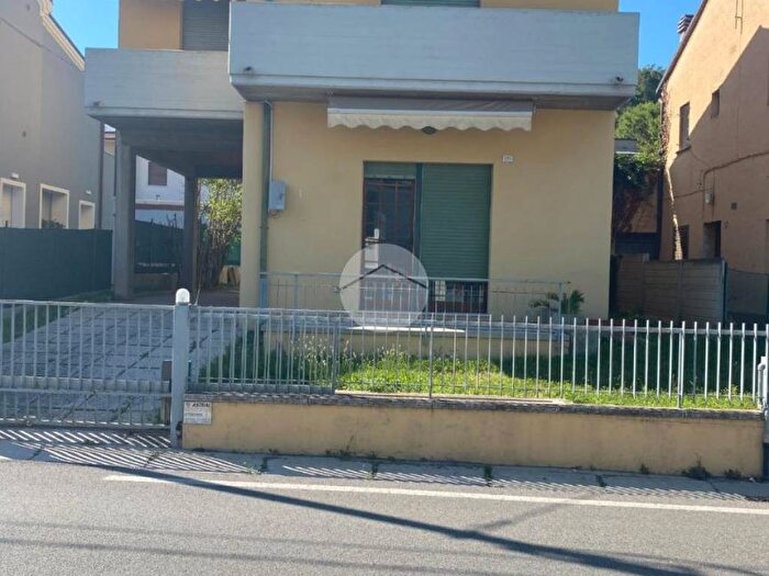 Casa trilocale in vendita in Via Flaminia, Cuccurano Carrara, Fano
