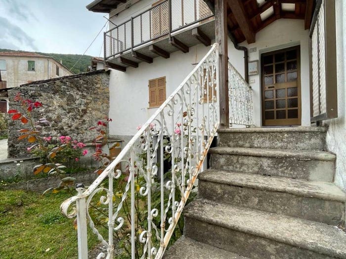 Casa con 6 locali in vendita in Frazione Vegni, Carrega Ligure
