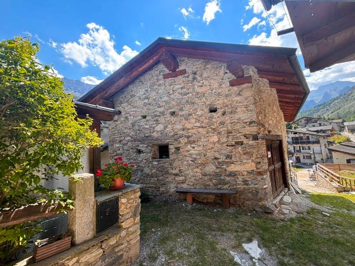 Casa in vendita in Borgo Pontemacra Snc, Centro, Acceglio