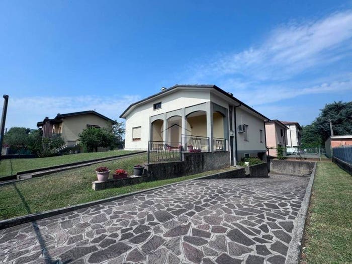 Casa quadrilocale in vendita in Via Kennedy, Centro, Costa di Mezzate