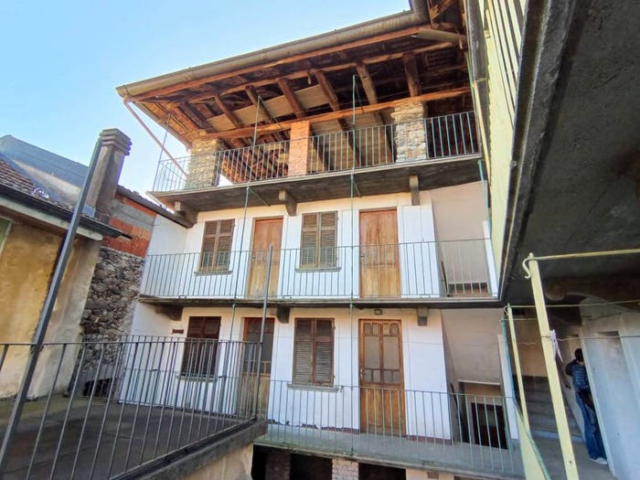 Casa con 6 locali in vendita in Centro, Arola