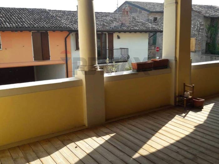 Casa con 6 locali in vendita in via Castello, Lonato del Garda
