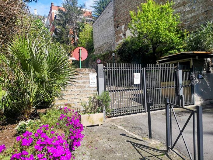 Appartamento quadrilocale in vendita in Largo Cervinia, Camilluccia Farnesina, Roma