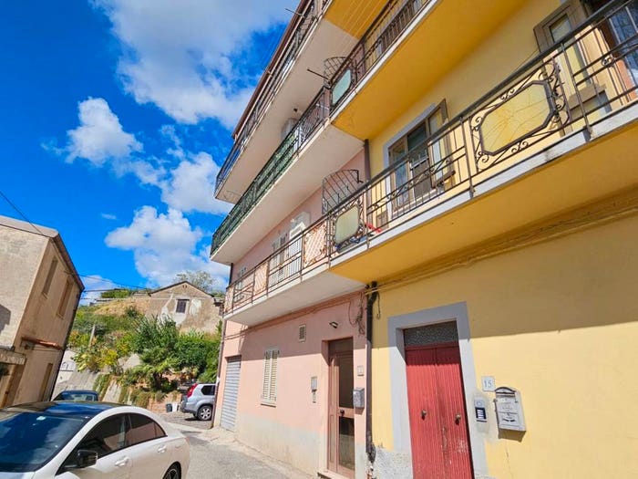 Appartamento trilocale in vendita in via G Verdi, Centro, Montepaone