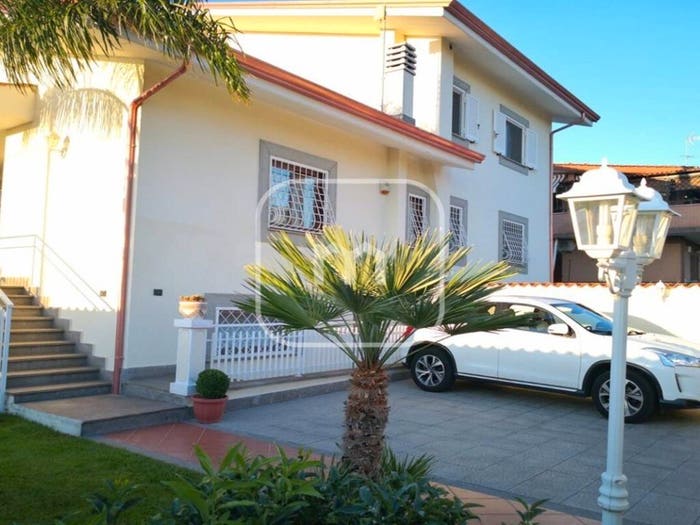 Casa quadrilocale in vendita in Via Scillato, Borghesiana, Roma