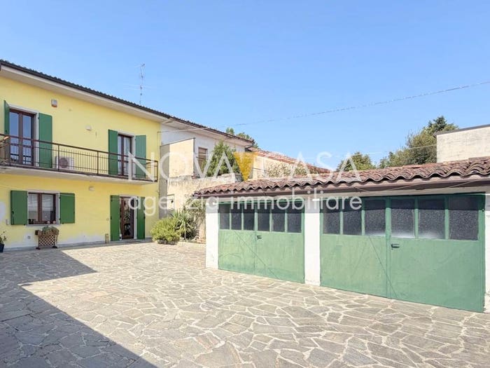 Casa con 6 locali in vendita in Centro, Madignano
