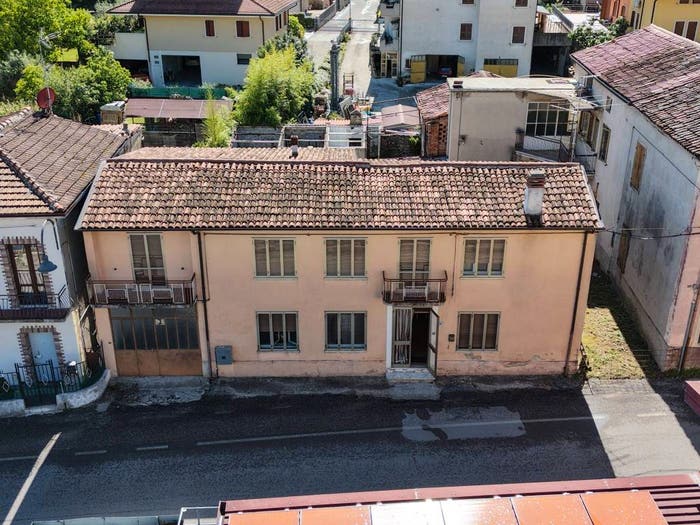 Casa con 6 locali in vendita in Via Legnaghi Corradini, Centro, Cazzano di Tramigna